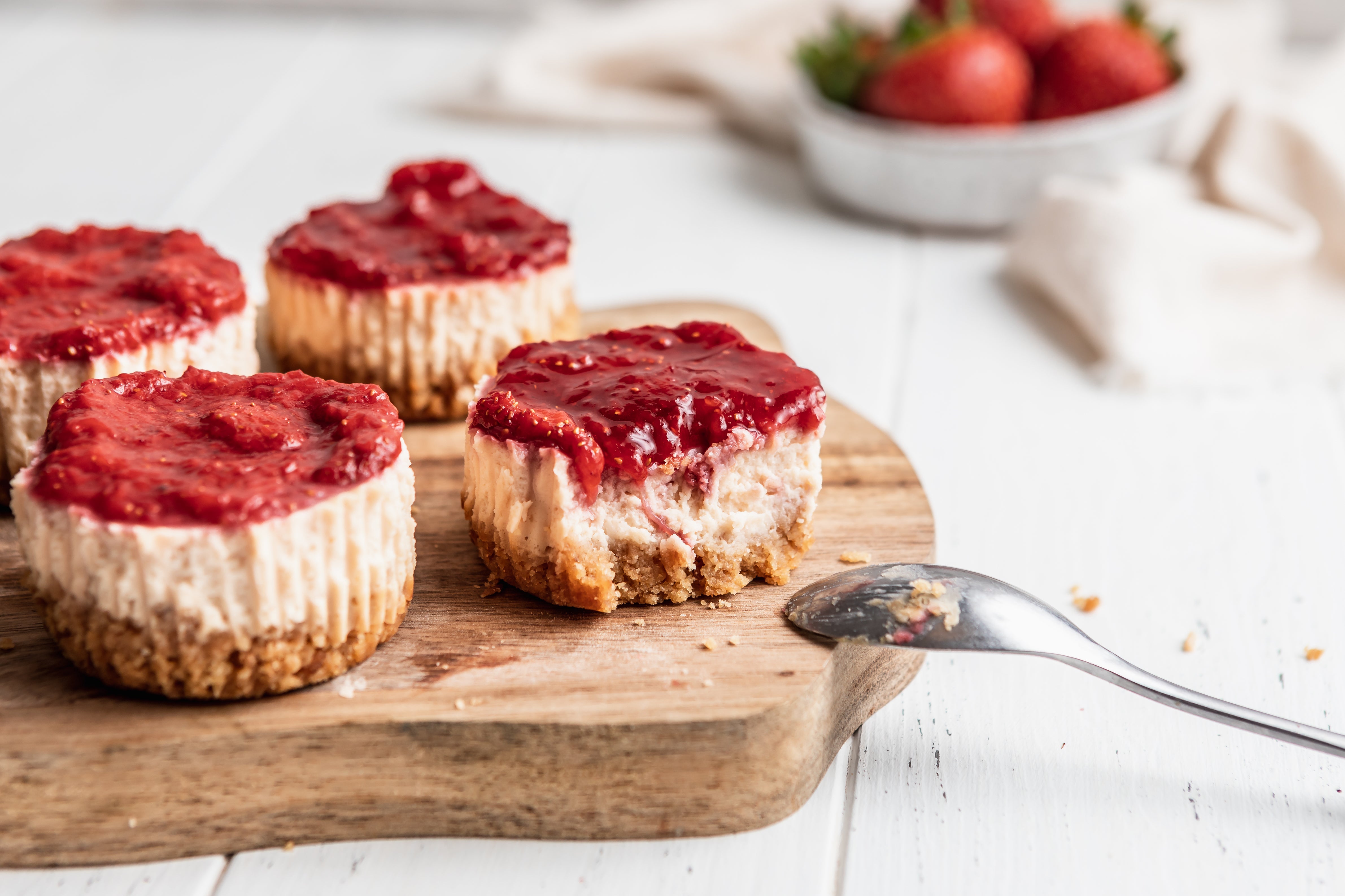 Mini Strawberry Protein Cheesecakes - Nuzest